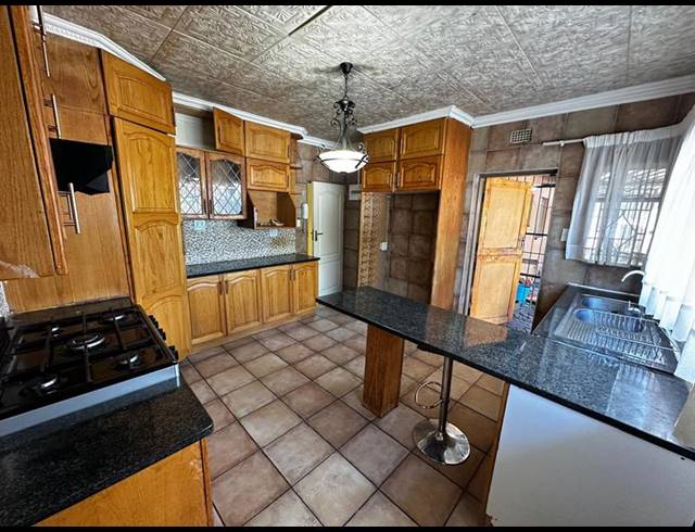 6 BEDROOM PROPERTY TO RENT IN BIRCHLEIGH